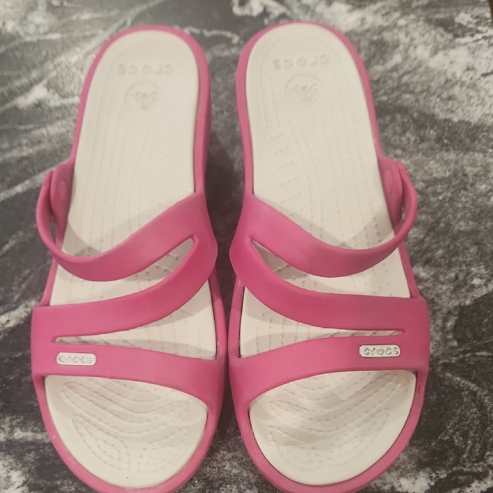 CROCS Pink Sandals with Crisscross Straps